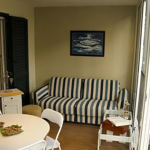 Holiday Forka Χβαρ